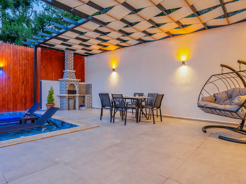  gece  -  Kasım
  | Kalkan İslamlar Muhafazakar Villa (4 Kişilik, Korunaklı Havuzlu, Jakuzili Seçenekli)
